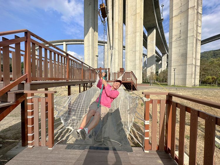 網站近期文章：南投國姓「橋聳雲天綠雕園區」免門票360度迴旋不是雲霄飛車，全新山訓挑戰區升級成山林版冒險樂園