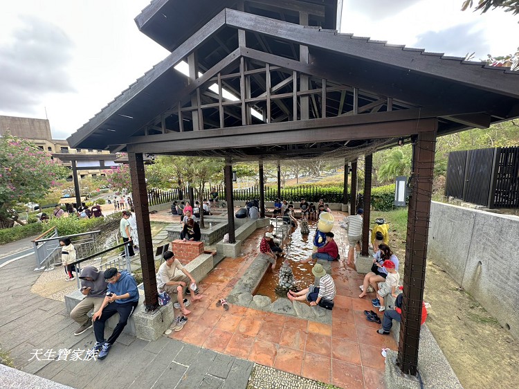 屏東車城》四重溪公共溫泉浴室、四重溪溫泉公園，不但足湯免費，連泡湯也是不用錢，四重溪湯屋、四重溪溫泉一泊二食