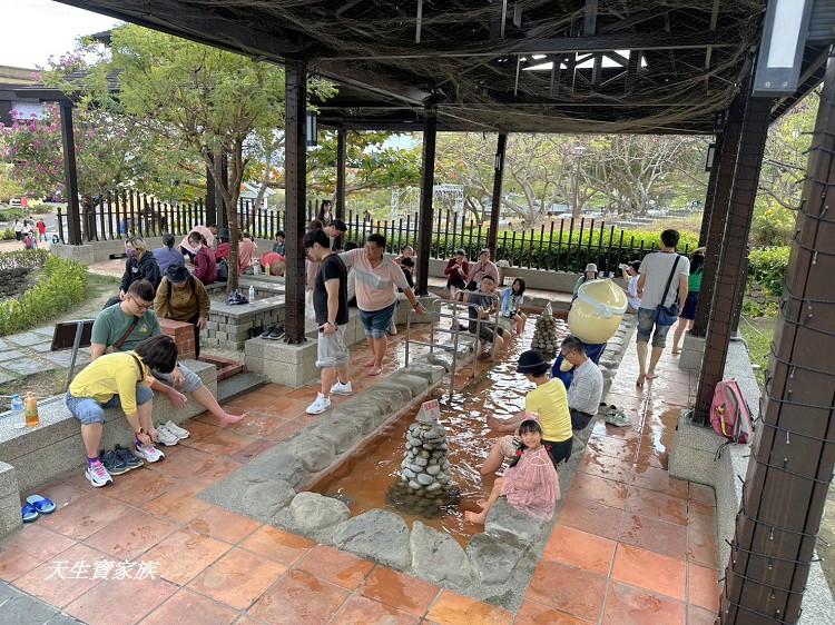 屏東車城》四重溪公共溫泉浴室、四重溪溫泉公園，不但足湯免費，連泡湯也是不用錢，四重溪湯屋、四重溪溫泉一泊二食
