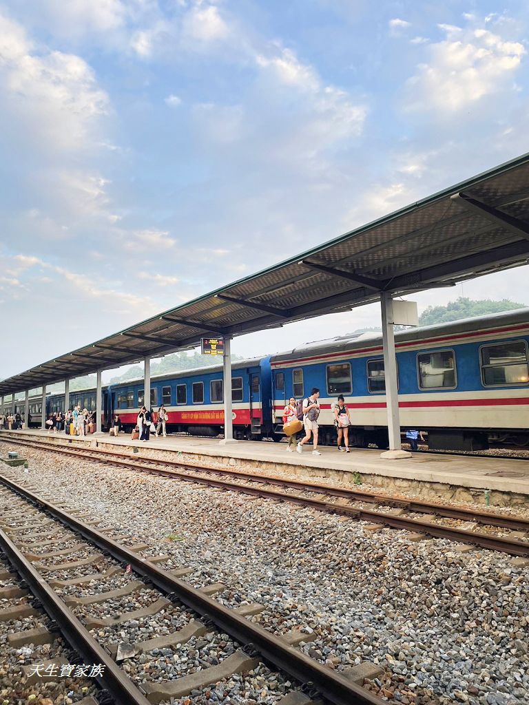 越南旅遊、北越、河內-沙壩豪華臥鋪列車、臥鋪火車、共乘小巴士、臥鋪巴士、老街車站