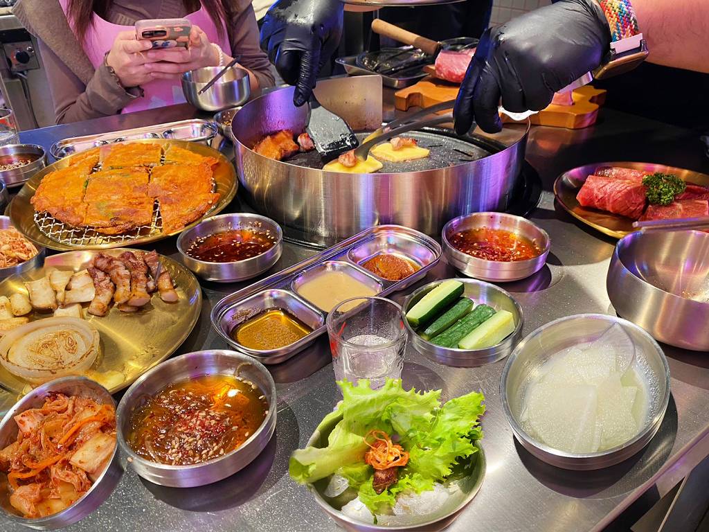 延伸閱讀：金咕韓式原塊燒肉|台北西門町豬五花三吃，全程代烤輕鬆吃
