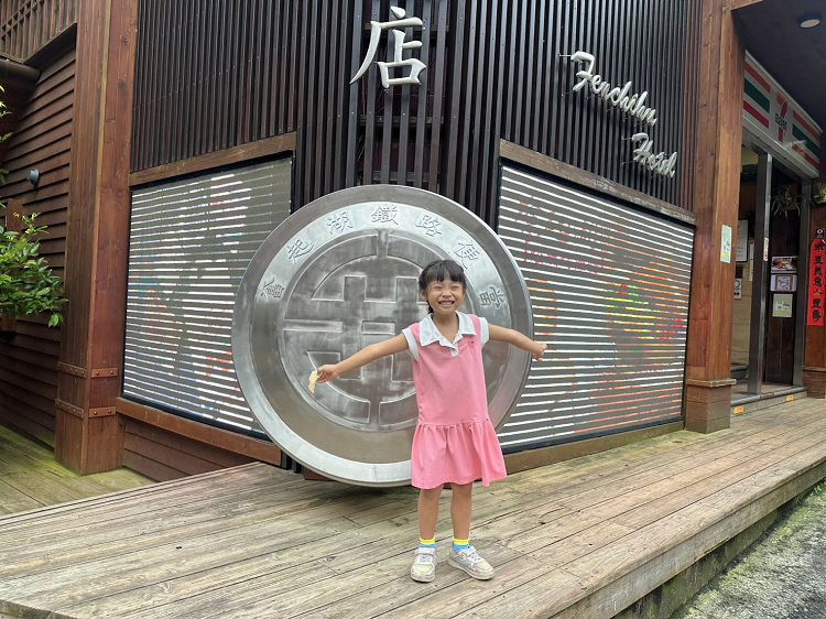 嘉義一日遊,四方竹步道,奮起湖,奮起湖一日遊,奮起湖住宿,奮起湖便當,奮起湖景觀台,奮起湖景點,奮起湖火車,奮起湖甜甜圈,奮起湖神社,奮起湖美食,奮起湖老街,奮起湖觀景台,奮起湖觀景台位置,奮起湖車站,奮起湖高度,悶柴窯,愛玉伯,老街,鹿鼎神木