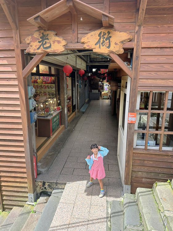 嘉義一日遊,四方竹步道,奮起湖,奮起湖一日遊,奮起湖住宿,奮起湖便當,奮起湖景觀台,奮起湖景點,奮起湖火車,奮起湖甜甜圈,奮起湖神社,奮起湖美食,奮起湖老街,奮起湖觀景台,奮起湖觀景台位置,奮起湖車站,奮起湖高度,悶柴窯,愛玉伯,老街,鹿鼎神木