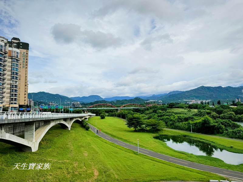 新北市景點,新店景點,陽光運動公園設施,陽光運動公園,陽光運動公園 兒童遊樂場,陽光運動公園 戲水區,陽光公園,陽光運動公園交通,陽光運動公園輕軌站,陽光運動公園輕軌時刻表,陽光運動公園捷運站,陽光運動公園附近美食,陽光運動公園櫻花,陽光運動園區兒童遊戲場