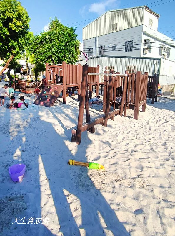 彰化景點、埔南運動公園、埔鹽鄉埔南公園、順澤宮溜滑梯、埔鹽順澤宮帽子、順澤宮帽子發放時間、埔鹽順澤宮交通、埔鹽順澤宮附近美食、順澤宮帽子如何登記、埔鹽順澤宮附近景點、冠軍帽溜滑梯、彰化親子遊、彰化溜滑梯