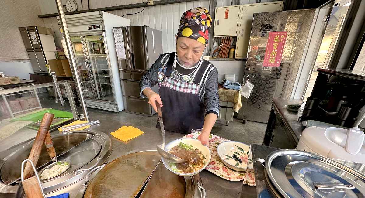 草屯牛肉麵、草屯就是家牛肉麵、就是家牛肉麵、草屯牛肉麵推薦、草屯美食、草屯特色小吃、就是家牛肉麵評論、就是家牛肉麵菜單、就是家牛肉麵照片、就是家牛肉麵營業時間