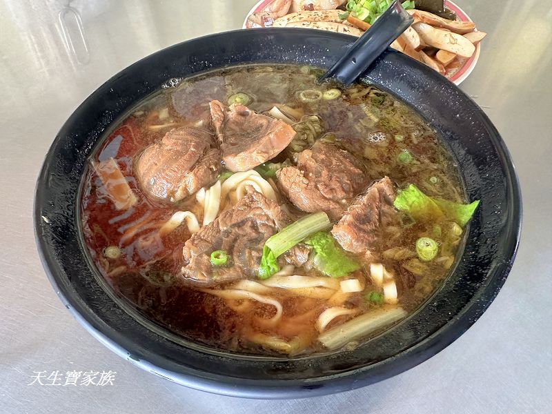 嘉義美食、竹崎小吃、竹崎美食、老松牛肉麵、竹崎老松牛肉麵、老松牛肉麵菜單、老松牛肉麵電話、鐵皮屋牛肉麵、竹崎牛肉麵