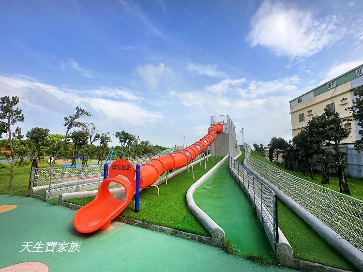 網站近期文章：雲林【麥寮兒童公園】超長溜滑梯滑草道，還可以玩滑索開挖土機