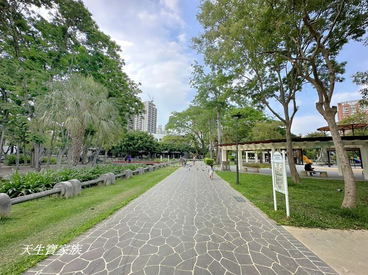 台中親子公園推薦、北屯兒童公園、北屯兒童公園停車場、北屯兒童公園附近美食、北屯兒童公園林間探索遊戲場