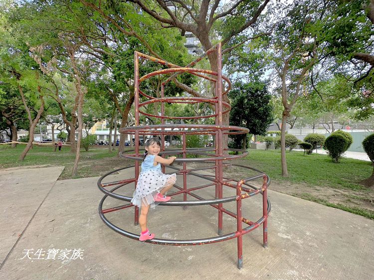 台中親子公園推薦、北屯兒童公園、北屯兒童公園停車場、北屯兒童公園附近美食、北屯兒童公園林間探索遊戲場