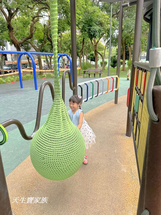 台中親子公園推薦、北屯兒童公園、北屯兒童公園停車場、北屯兒童公園附近美食、北屯兒童公園林間探索遊戲場