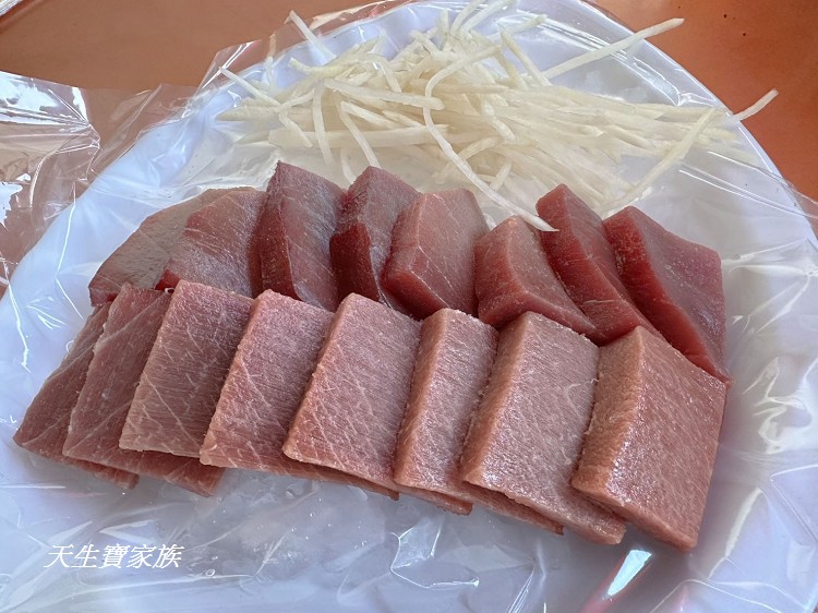 東港漁貨拍賣場、東港老船長黑鮪魚專賣店13號、東港老船長黑鮪魚專賣店13號的菜單、東港黑鮪魚餐廳推薦、