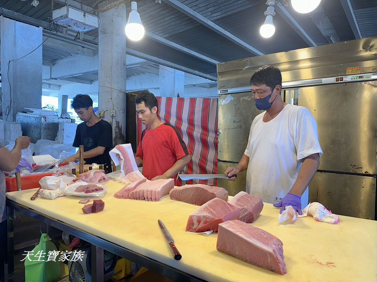 東港漁貨拍賣場、東港老船長黑鮪魚專賣店13號、東港老船長黑鮪魚專賣店13號的菜單、東港黑鮪魚餐廳推薦、