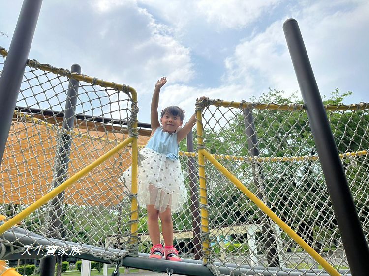 台中親子公園推薦、北屯兒童公園、北屯兒童公園停車場、北屯兒童公園附近美食、北屯兒童公園林間探索遊戲場