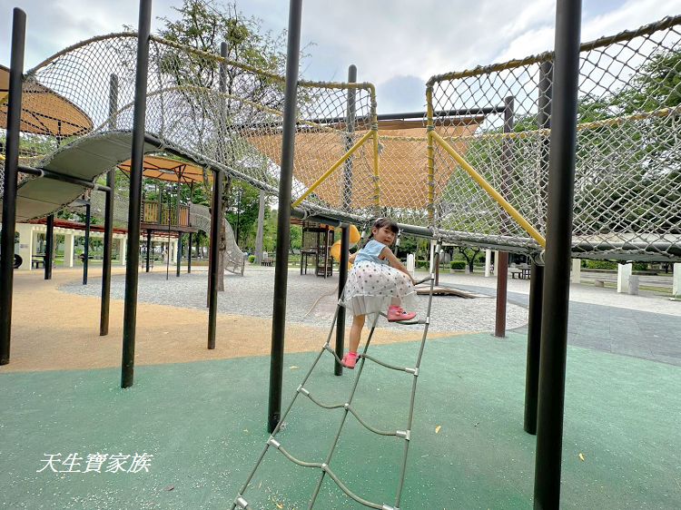台中親子公園推薦、北屯兒童公園、北屯兒童公園停車場、北屯兒童公園附近美食、北屯兒童公園林間探索遊戲場