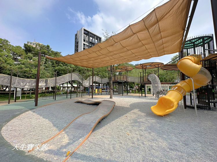 台中親子公園推薦、北屯兒童公園、北屯兒童公園停車場、北屯兒童公園附近美食、北屯兒童公園林間探索遊戲場