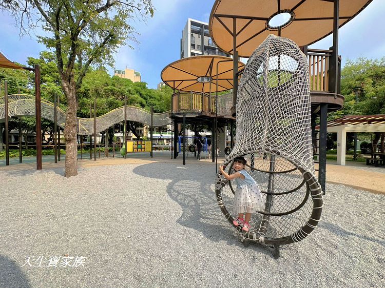 台中親子公園推薦、北屯兒童公園、北屯兒童公園停車場、北屯兒童公園附近美食、北屯兒童公園林間探索遊戲場