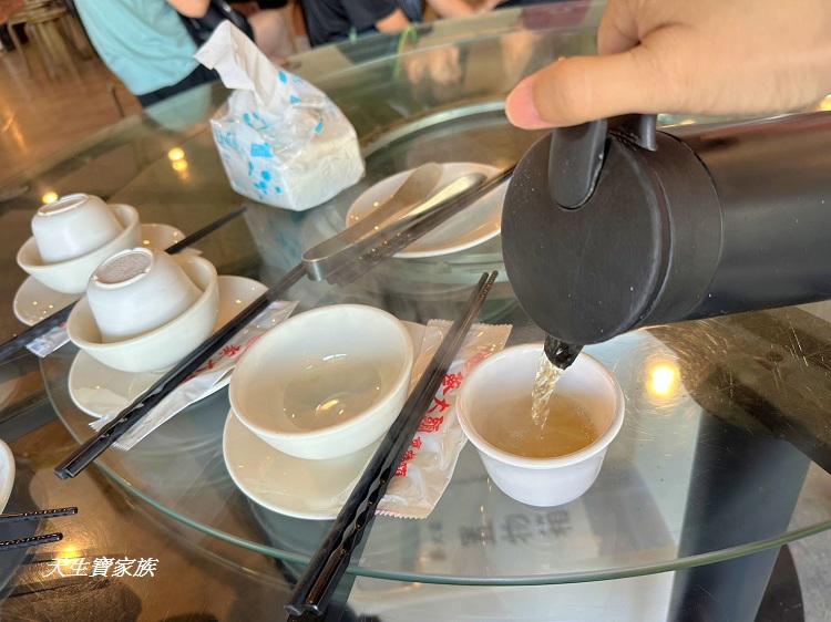 蔡大頭甕烤雞、蔡大頭甕烤雞外帶、蔡大頭甕烤雞合菜菜單、蔡大頭甕烤雞的圖片、蔡大頭甕烤雞的評論、蔡大頭甕烤雞訂位、蔡大頭菜單
