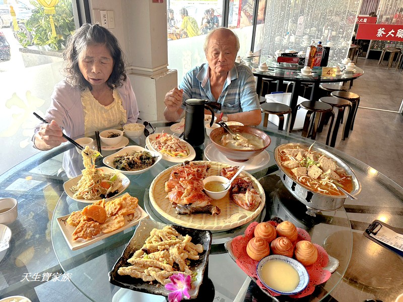 蔡大頭甕烤雞、蔡大頭甕烤雞外帶、蔡大頭甕烤雞合菜菜單、蔡大頭甕烤雞的圖片、蔡大頭甕烤雞的評論、蔡大頭甕烤雞訂位、蔡大頭菜單