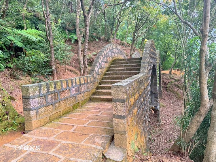 新北市景點、汐止景點、拱北殿、拱北殿步道、拱北殿賞楓時間、汐止拱北殿怎麼去、拱北殿一日遊、拱北殿即時影像 新北市景點、汐止景點、拱北殿、拱北殿步道、拱北殿賞楓時間、汐止拱北殿怎麼去、拱北殿一日遊、拱北殿即時影像