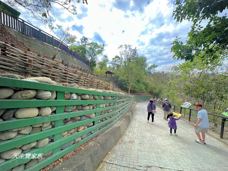 台南龍崎、牛埔泥岩水土保持教學園區、牛埔夢幻湖、台南秘境、龍崎景點、牛埔泥岩水土保持教學園區門票、牛埔泥岩水土保持教學園區相 台南龍崎、牛埔泥岩水土保持教學園區、牛埔夢幻湖、台南秘境、龍崎景點、牛埔泥岩水土保持教學園區門票、牛埔泥岩水土保持教學園區相