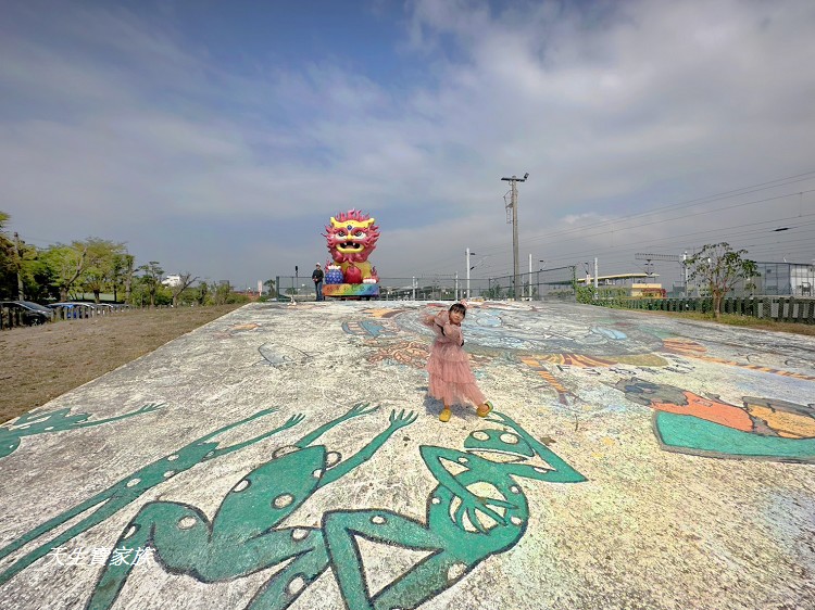 枋寮新景點、枋寮彩虹藝鐵園區、枋寮彩虹藝鐵、枋寮彩虹藝鐵的評論、枋寮彩虹藝鐵的圖片、屏東彩虹藝術村 枋寮新景點、枋寮彩虹藝鐵園區、枋寮彩虹藝鐵、枋寮彩虹藝鐵的評論、枋寮彩虹藝鐵的圖片、屏東彩虹藝術村