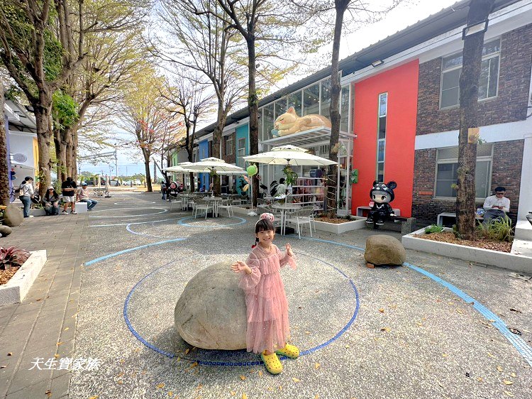 枋寮新景點、枋寮彩虹藝鐵園區、枋寮彩虹藝鐵、枋寮彩虹藝鐵的評論、枋寮彩虹藝鐵的圖片、屏東彩虹藝術村