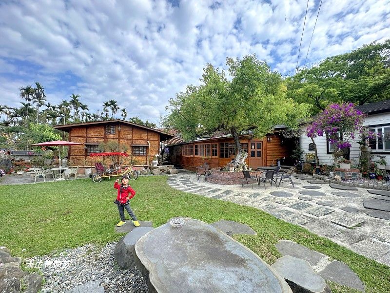 網站近期文章：南投鹿谷【溪頭紅瓣天民宿】小木屋包棟，小閣樓、日式庭園、還可以歡唱卡拉OK～超有幸福感