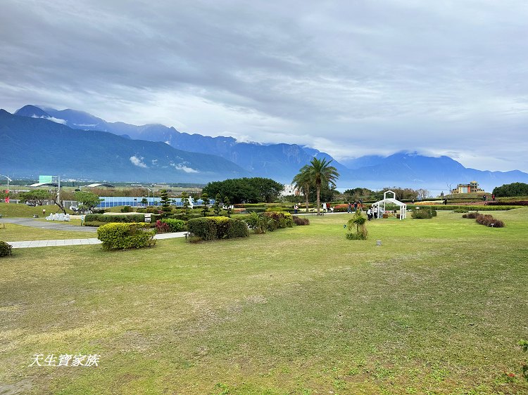 曼波海洋生態休閒園區、四八高地戰備坑道、花蓮農好基地、岸上的曼波魚、青石巖座、四八高地瞭望台、七星潭海岸斷面樁UA24